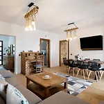 Maylands Vila *